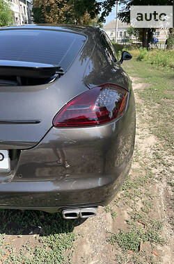 Седан Porsche Panamera 2010 в 
