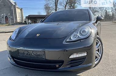 Седан Porsche Panamera 2013 в Тернополе