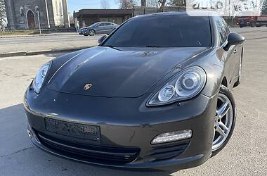 Седан Porsche Panamera 2013 в Тернополе