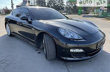 Седан Porsche Panamera 2013 в Тернополе