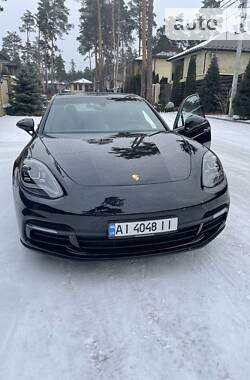 Седан Porsche Panamera 2017 в Киеве