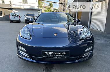 Седан Porsche Panamera 2013 в Киеве