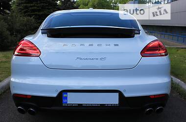Седан Porsche Panamera 2014 в Днепре