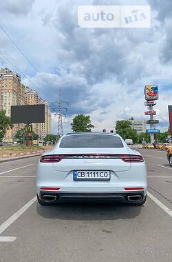 Хэтчбек Porsche Panamera 2017 в Киеве