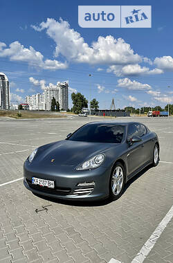 Седан Porsche Panamera 2012 в Києві