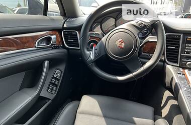 Седан Porsche Panamera 2013 в Тернополе