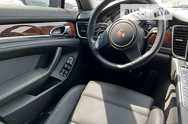 Седан Porsche Panamera 2013 в Тернополе