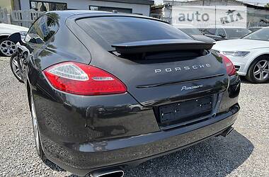 Седан Porsche Panamera 2013 в Тернополе