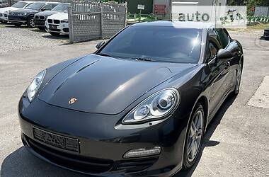 Седан Porsche Panamera 2013 в Тернополе