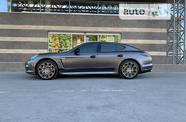 Хетчбек Porsche Panamera 2011 в Тернополі