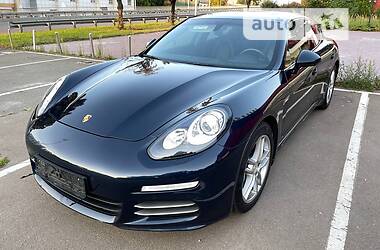 Купе Porsche Panamera 2016 в Киеве