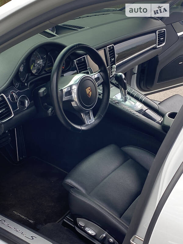 Седан Porsche Panamera 2014 в Киеве фото 6 Седан Porsche Panamera 2014 в Киеве