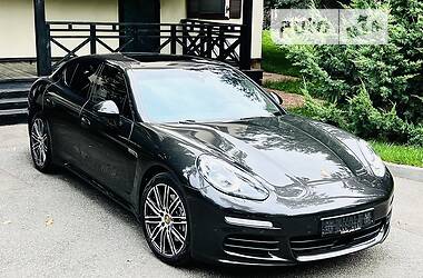 Лифтбек Porsche Panamera 2015 в Киеве