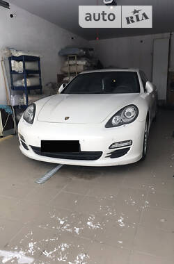 Седан Porsche Panamera 2010 в Києві