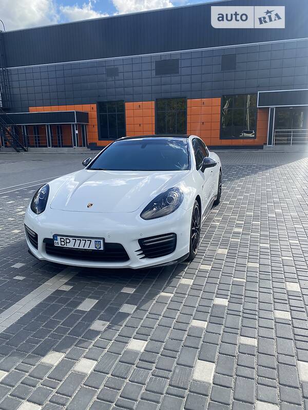 Седан Porsche Panamera 2013 в Мелитополе