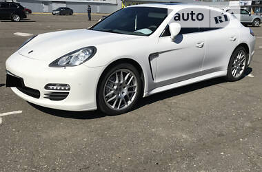 Седан Porsche Panamera 2010 в Киеве