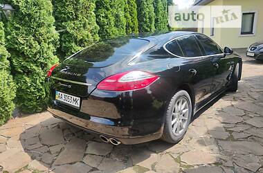 Хэтчбек Porsche Panamera 2010 в Киеве