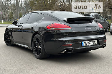 Седан Porsche Panamera 2013 в Днепре