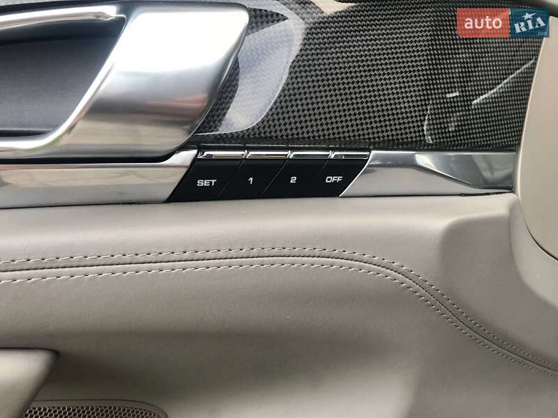 Седан Porsche Panamera 2010 в Киеве