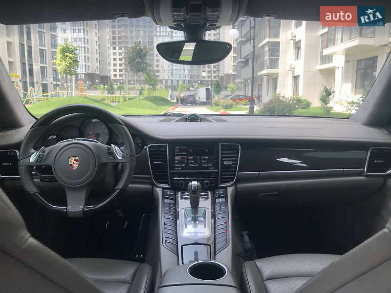 Седан Porsche Panamera 2010 в Киеве