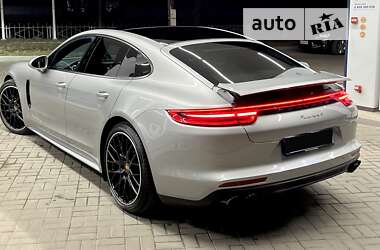 Седан Porsche Panamera 2020 в Киеве