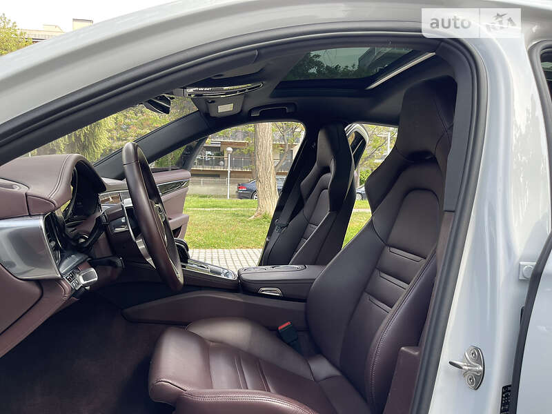 Лифтбек Porsche Panamera 2020 в Киеве