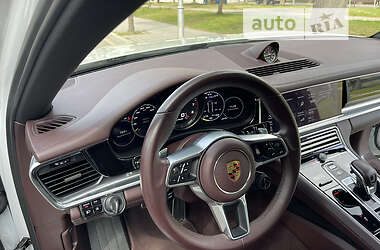 Лифтбек Porsche Panamera 2020 в 