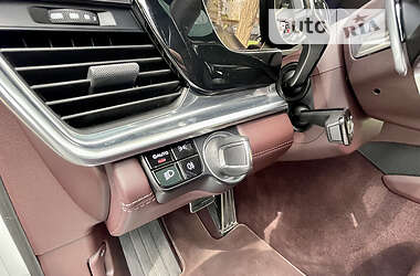 Лифтбек Porsche Panamera 2020 в 