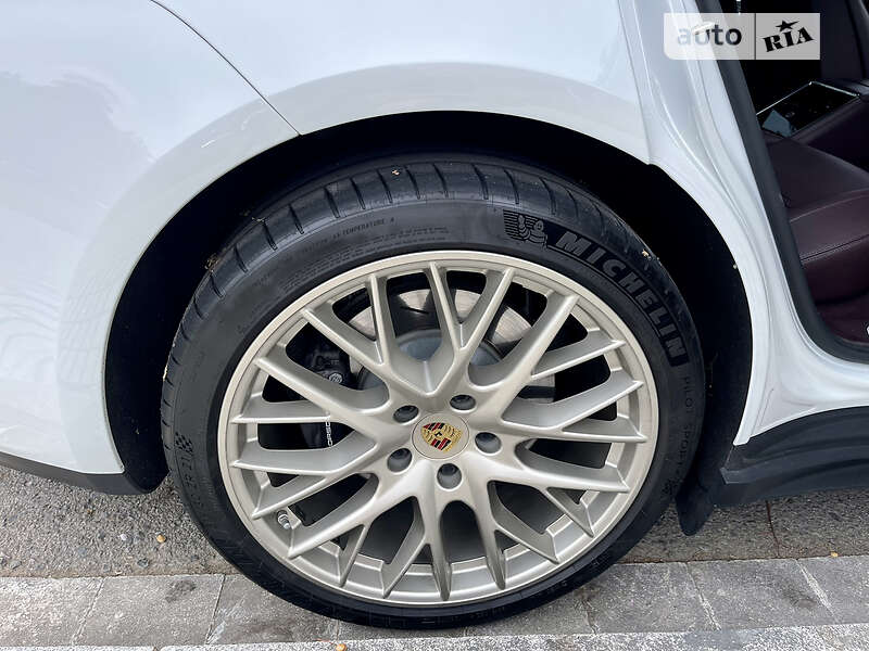Лифтбек Porsche Panamera 2020 в Киеве