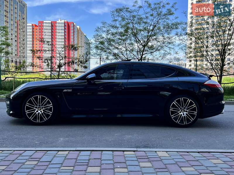 Седан Porsche Panamera 2012 в Одессе