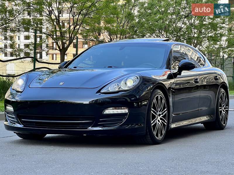 Седан Porsche Panamera 2012 в Одессе