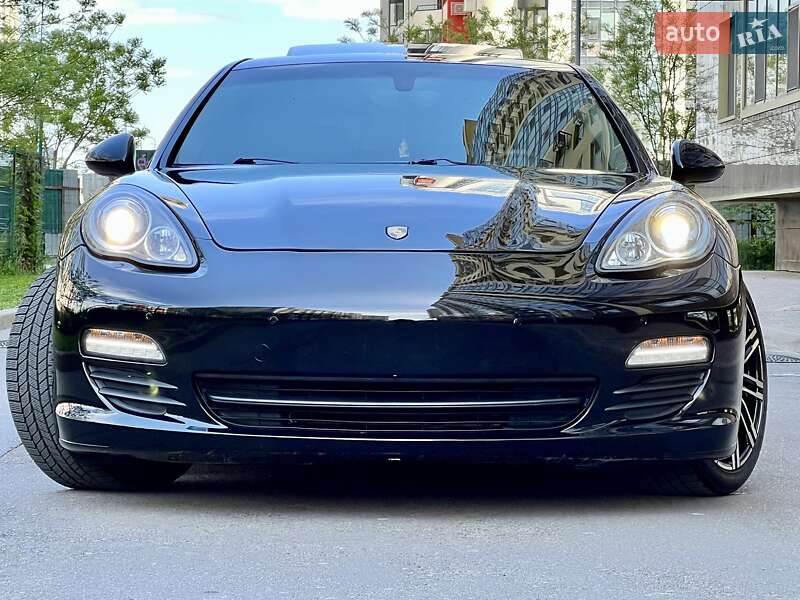Седан Porsche Panamera 2012 в Одессе