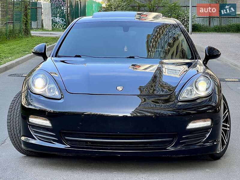 Седан Porsche Panamera 2012 в Одессе