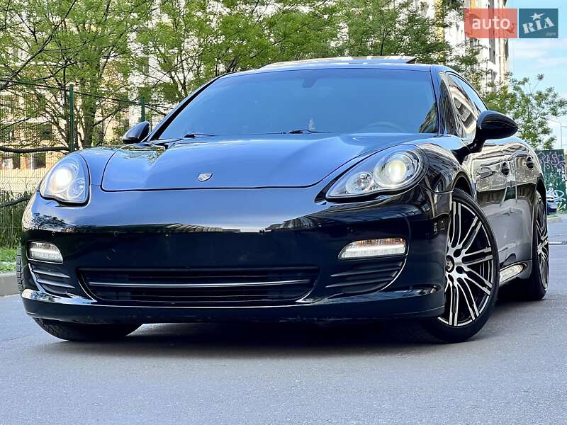 Седан Porsche Panamera 2012 в Одессе