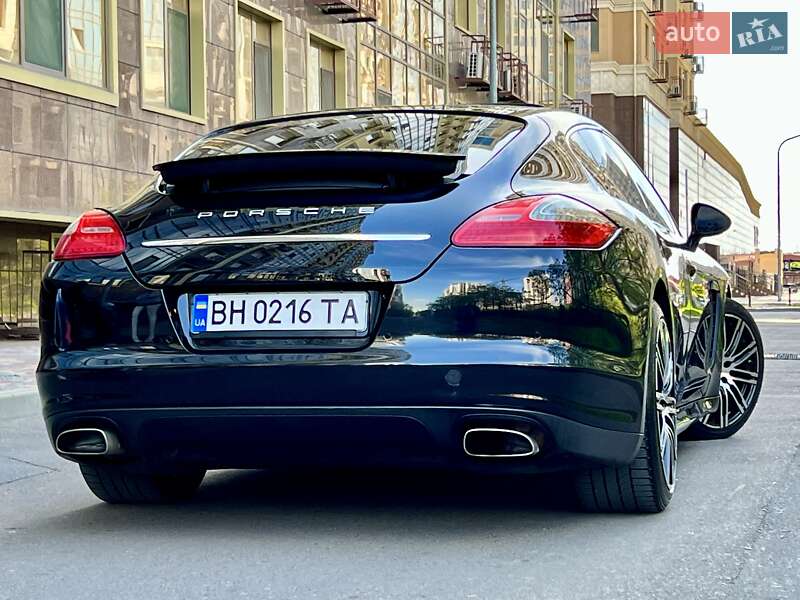 Седан Porsche Panamera 2012 в Одессе