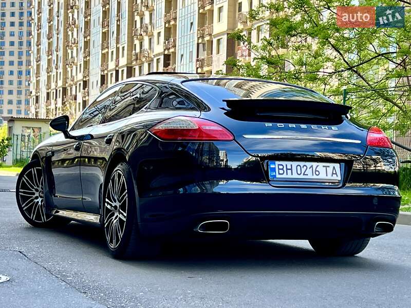 Седан Porsche Panamera 2012 в Одессе