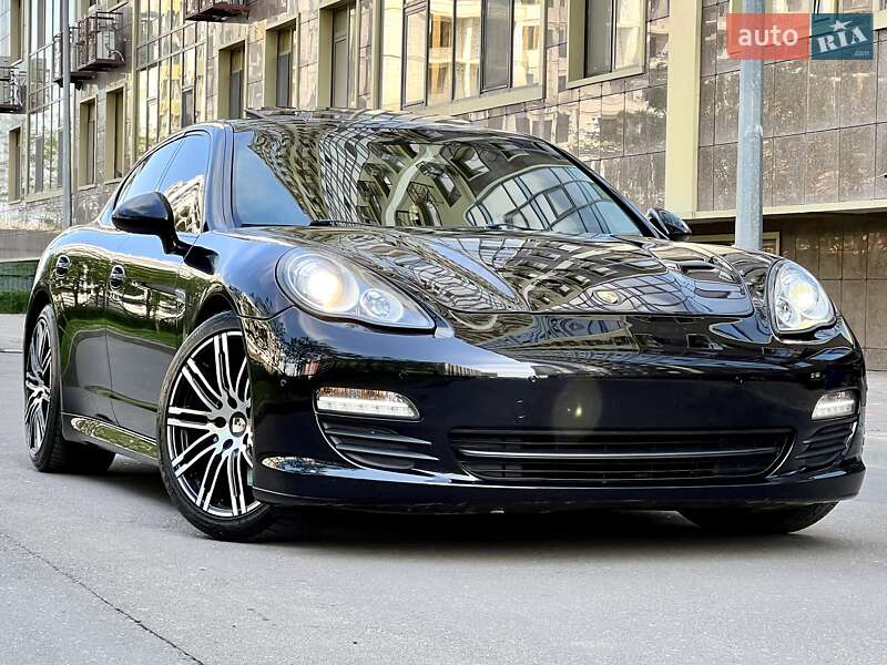 Седан Porsche Panamera 2012 в Одессе