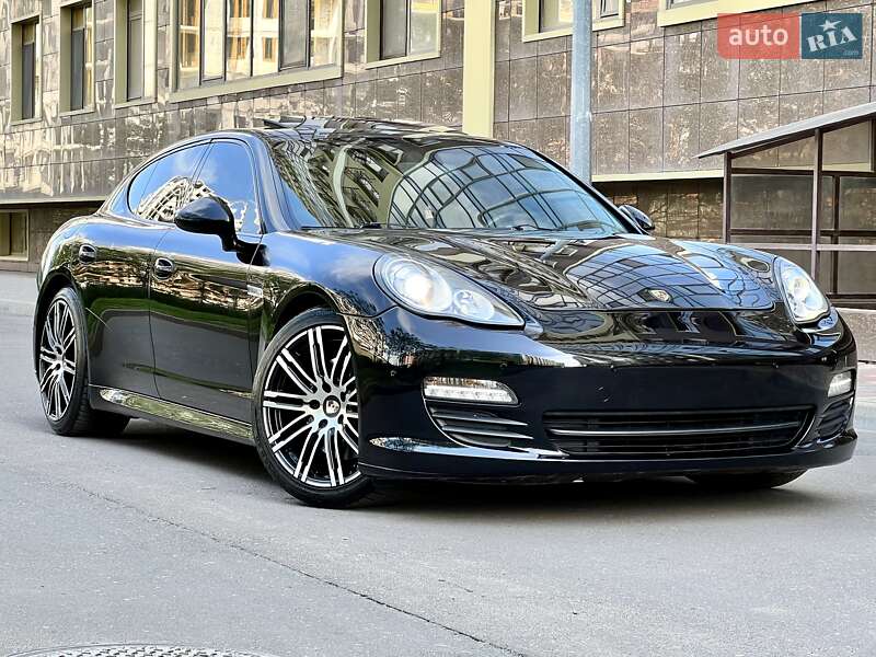 Седан Porsche Panamera 2012 в Одессе
