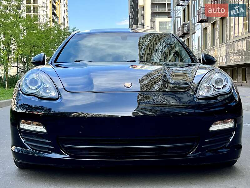 Седан Porsche Panamera 2012 в Одессе