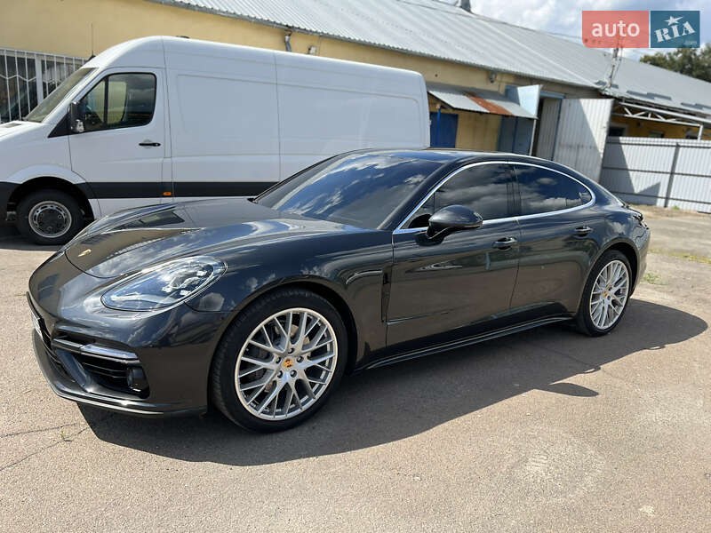 Фастбэк Porsche Panamera 2017 в Житомире