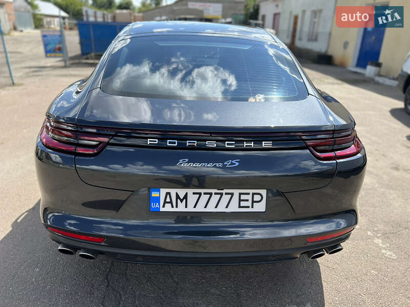 Фастбэк Porsche Panamera 2017 в Житомире