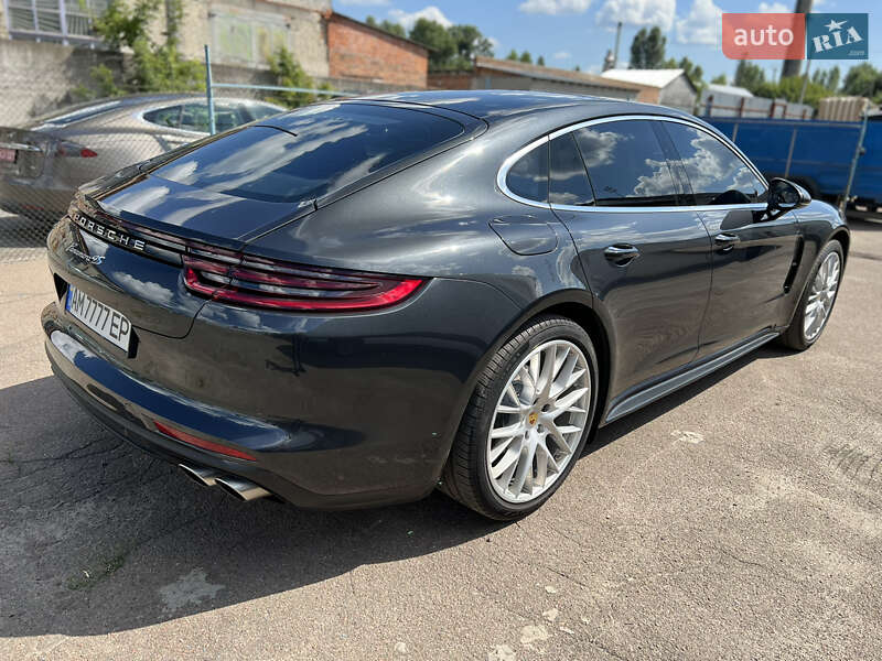 Фастбэк Porsche Panamera 2017 в Житомире