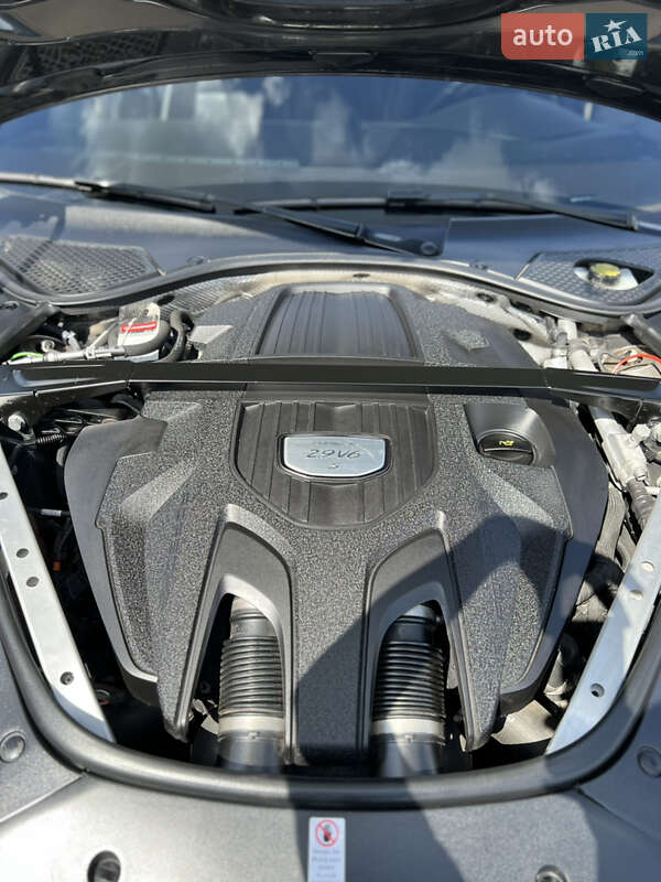 Фастбэк Porsche Panamera 2017 в Житомире