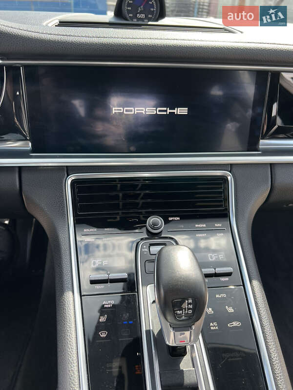 Фастбэк Porsche Panamera 2017 в Житомире