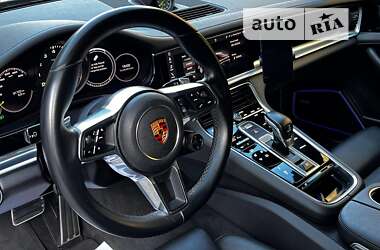 Фастбэк Porsche Panamera 2017 в Львове