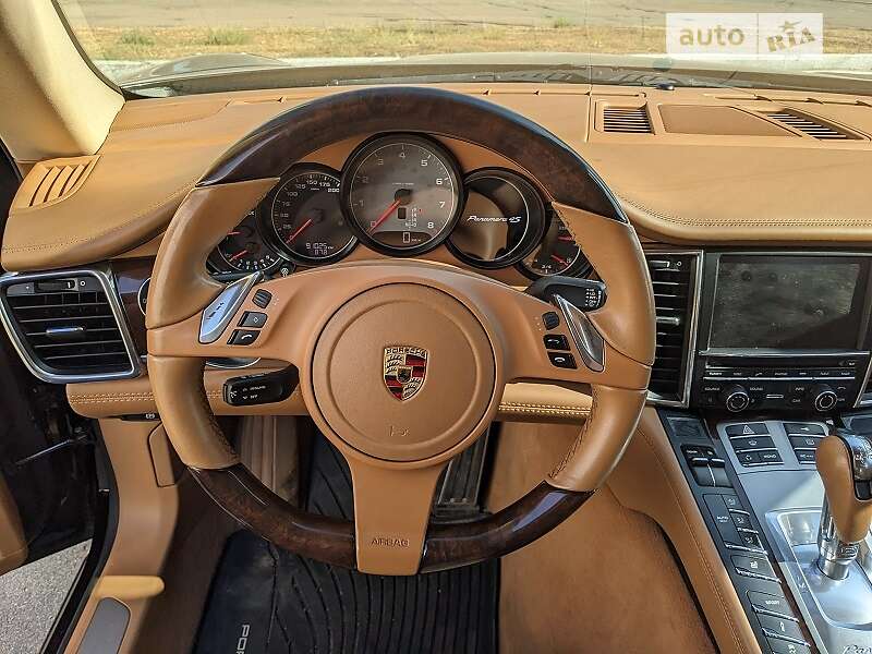 Фастбэк Porsche Panamera 2011 в Киеве