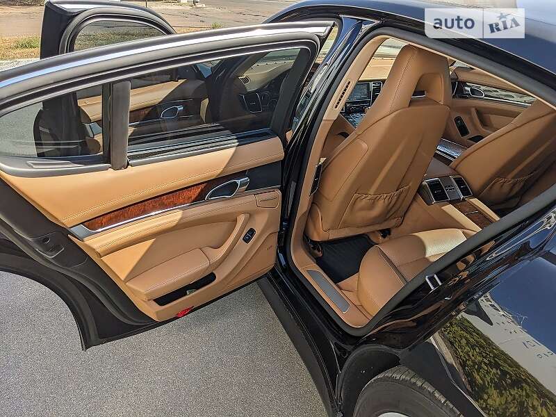 Фастбэк Porsche Panamera 2011 в Киеве