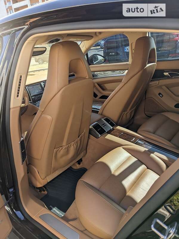 Фастбэк Porsche Panamera 2011 в Киеве