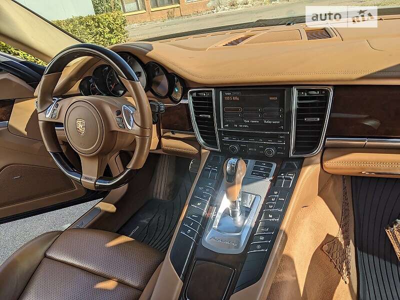 Фастбэк Porsche Panamera 2011 в Киеве