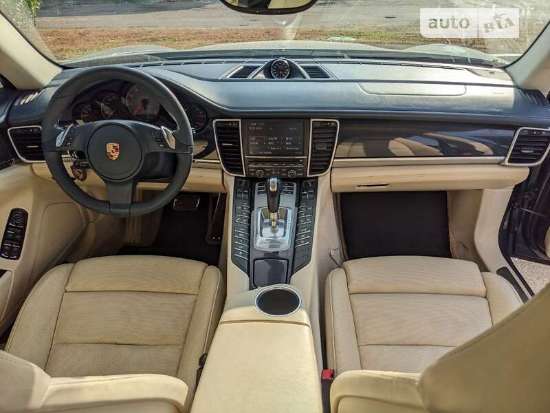 Фастбек Porsche Panamera 2010 в Києві